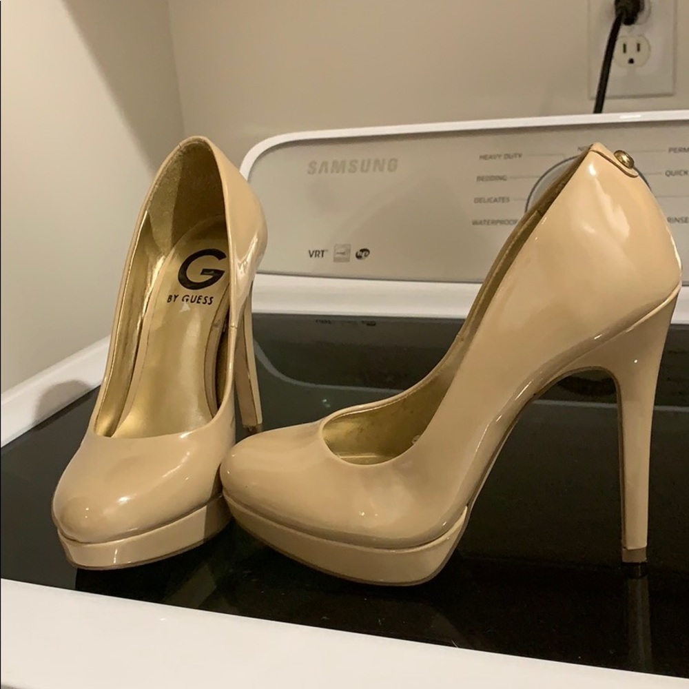 Guess pumps